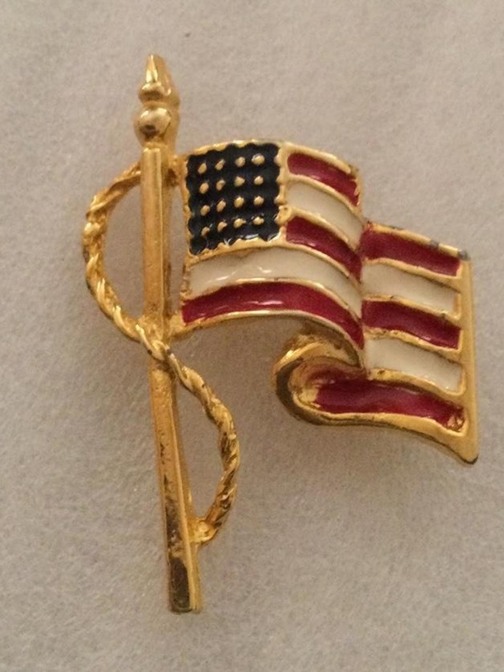 Ultra Craft American Flag Pin